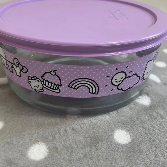 Hello Kitty Pyrex Storage Container - Picture 2 of 6